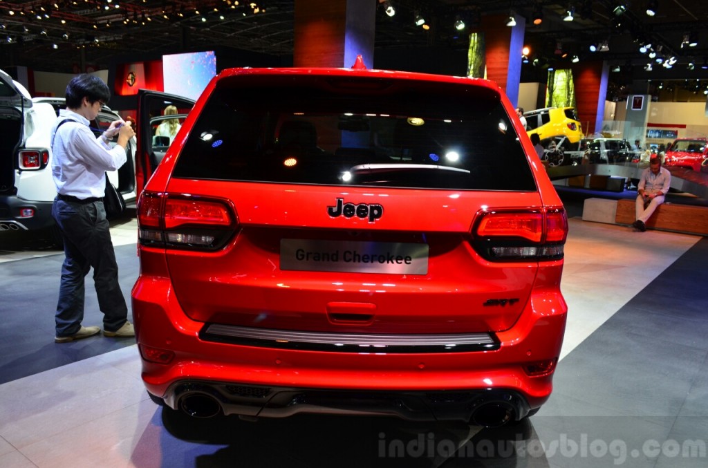 Jeep-Grand-Cherokee-SRT-Red-Vapor-rear-at-the-2014-Paris-Motor-Show-1024x677