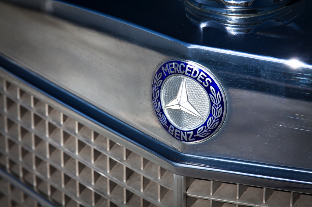 Mercedes-Benz-600-26