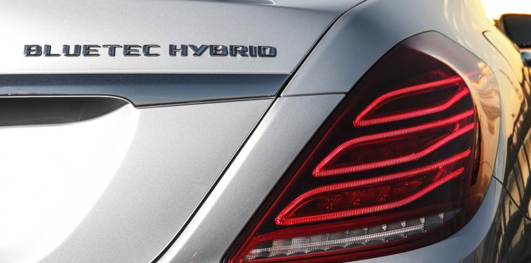 Mercedes-Benz-S300-Hybrid-Review-44