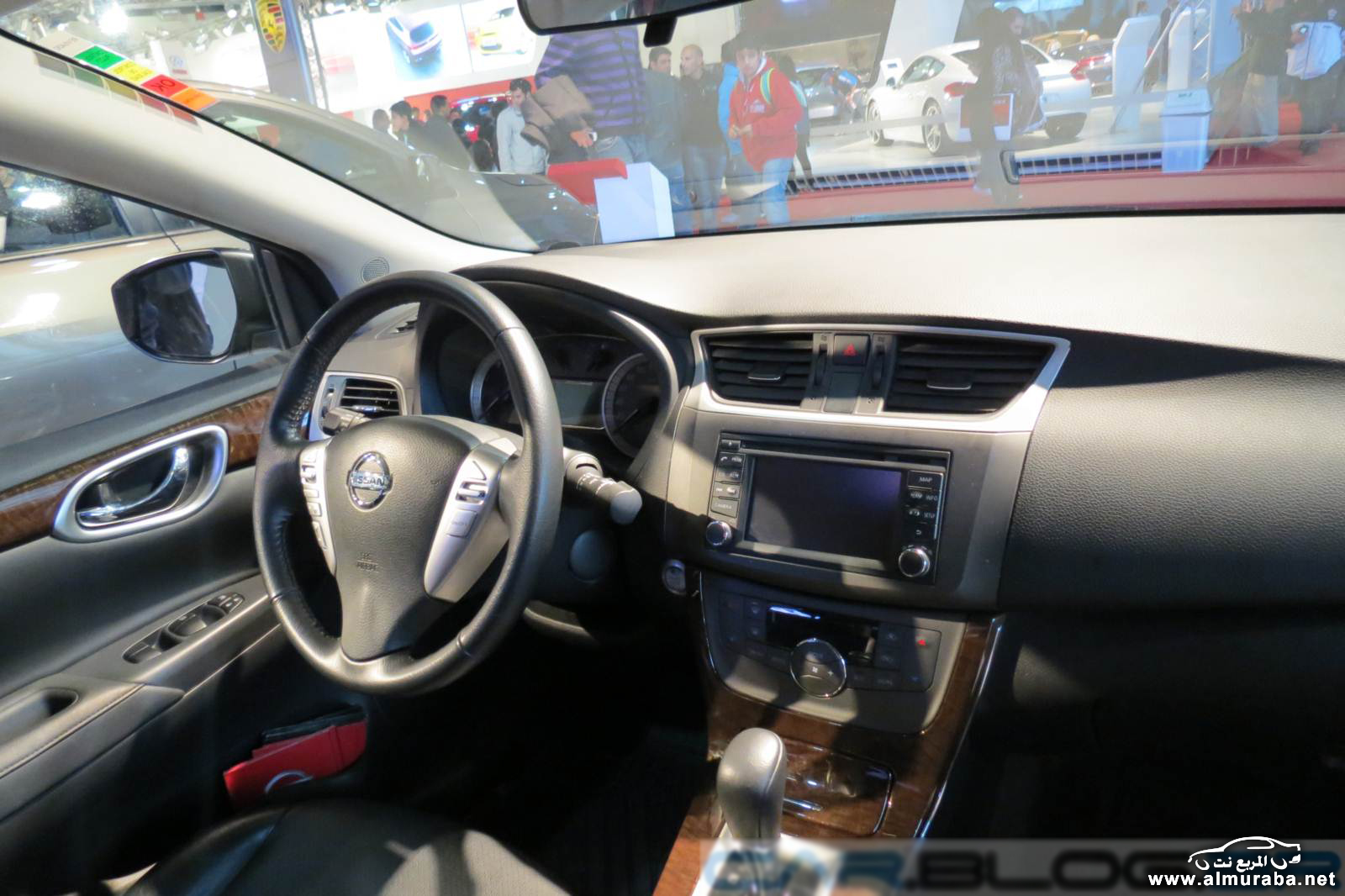 Nissan-Sentra-2015-interior (4)