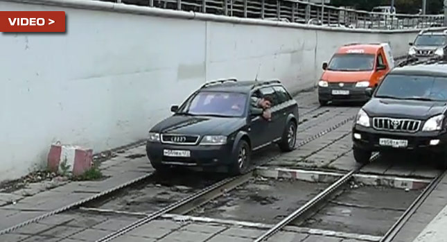 "بالفيديو" سيارات تسير على قضبان القطار في مدينة موسكو! 3