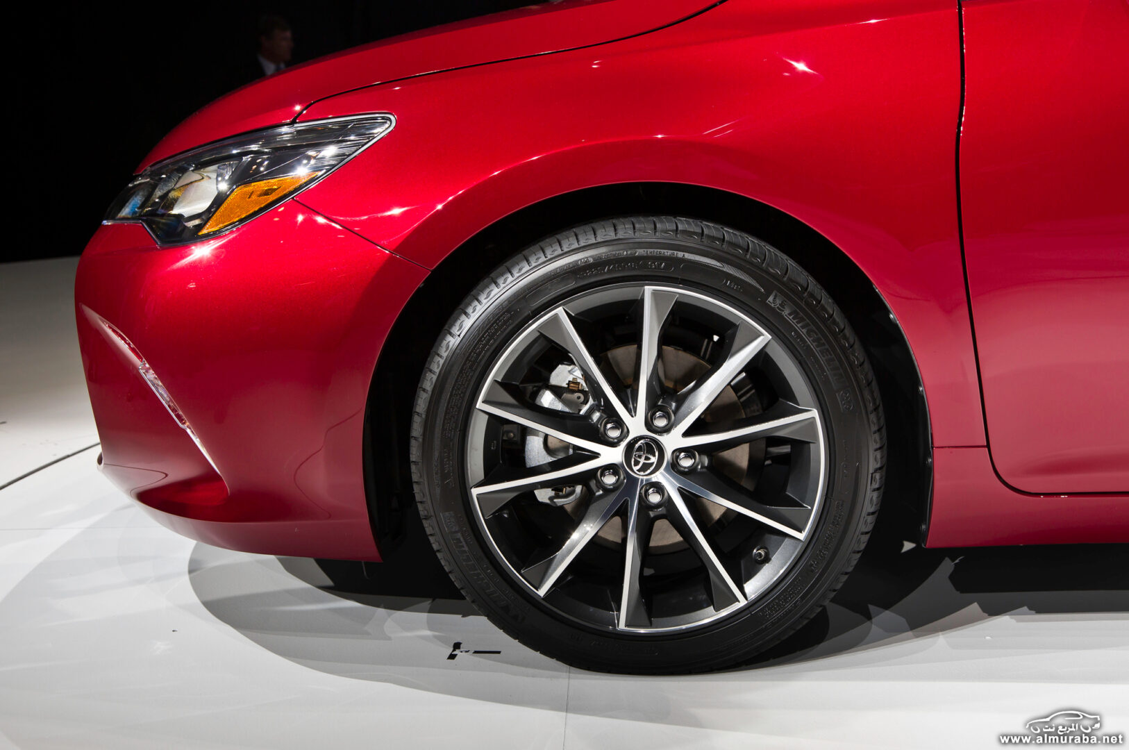 http---image.motortrend.com-f-roadtests-sedans-1404_2015_toyota_camry_first_look-72679287-2015-Toyota-Camry-wheels