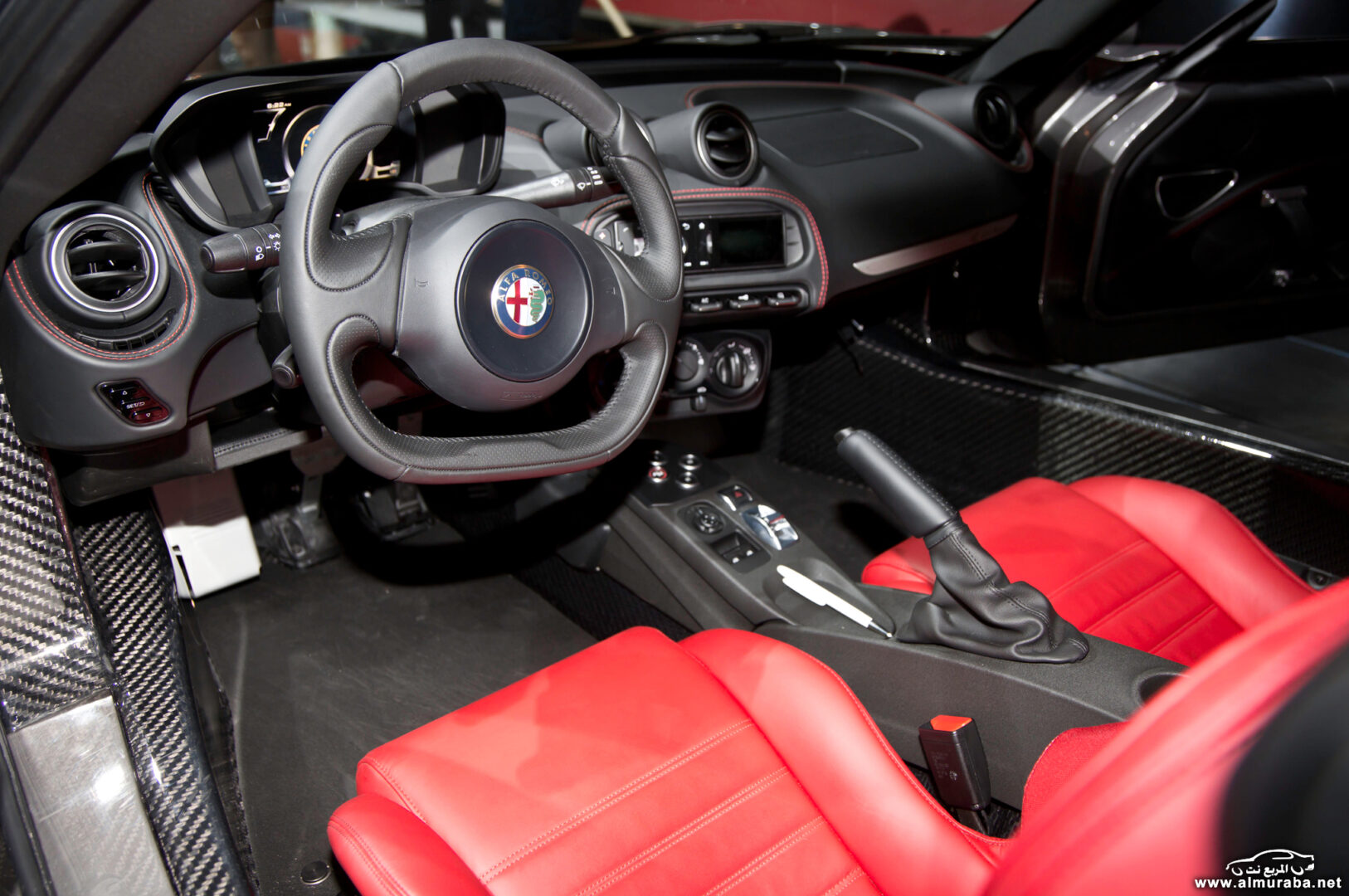 http---image.motortrend.com-f-wot-1404_2015_alfa_romeo_4c_launch_edition_arrives_this_june-72848109-2015-Alfa-Romeo-4C-Launch-Edition-interior-02