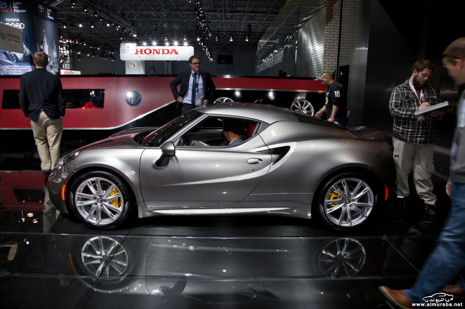 http---image.motortrend.com-f-wot-1404_2015_alfa_romeo_4c_launch_edition_arrives_this_june-72848130-2015-Alfa-Romeo-4C-Launch-Edition-side-02