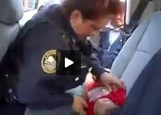 "فيديو" شاهد شرطية تنقذ طفلاً من الموت في المكسيك 3
