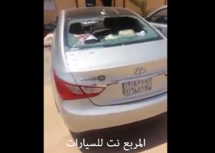 “بالفيديو” شاهد انفجار داخل سيارة مواطن بسبب علبة “بخاخ” في حرارة الشمس