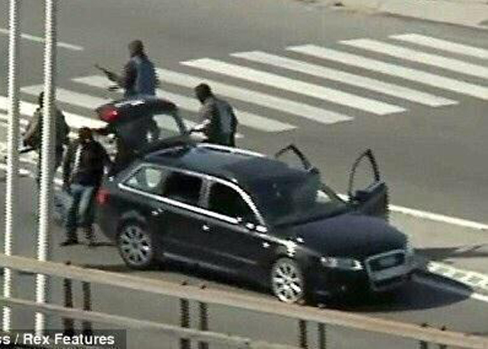 السفارة السعودية في باريس توضح الملابسات حول موكب سيارات الامير التي تعرضت لهجوم مسلح