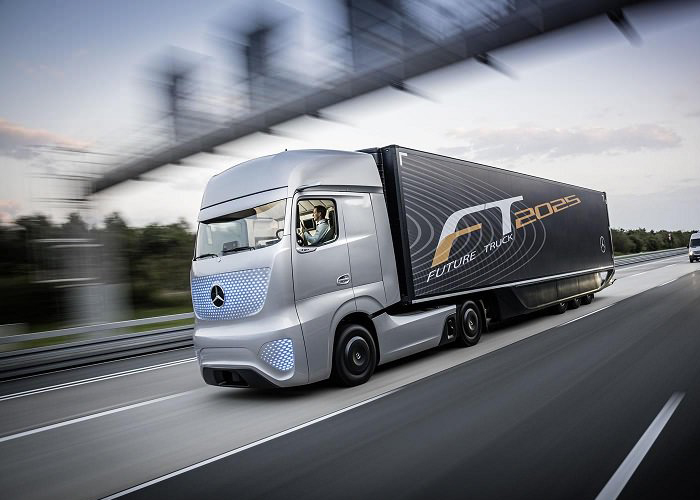 مرسيدس تكشف الستار عن شاحنة مرسيدس 2025 الذكية القادمة في المستقبل Mercedes Truck 4