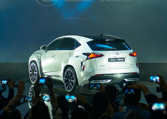لكزس NX بتصميم جديد سيتم الكشف عنها في معرض باريس للسيارات Lexus NX