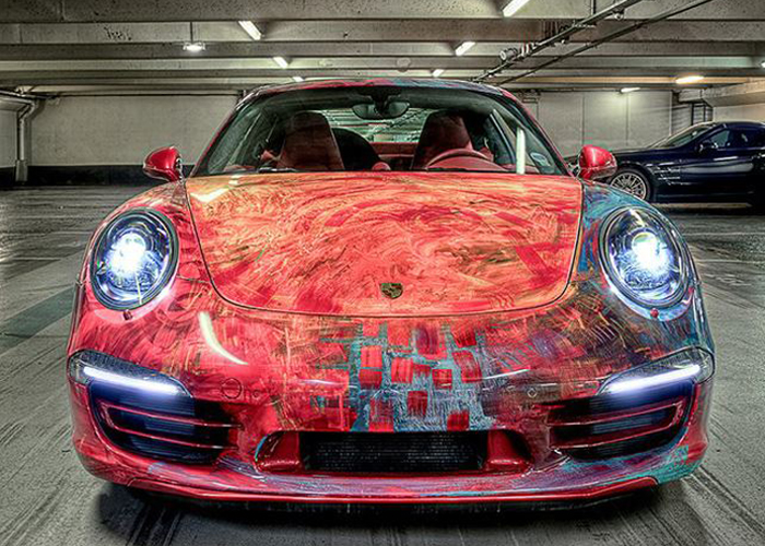 "بالصور" إنتقادات واسعة حول تصميم فنانة سعودية لسيارة بورش 911 كاريرا الجديدة 5