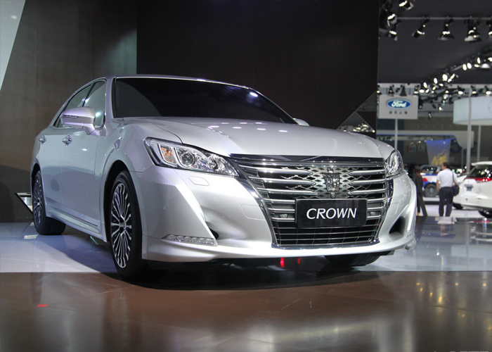 تويوتا كراون 2015 تعود بشكلها الجديد في السوق الصيني "صور ومواصفات" Toyota Crown 3