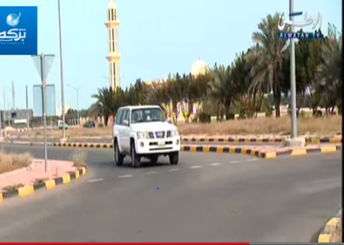 "بالفيديو" كفيف كويتي يقود سيارة وزميله: لايصيدك عبدالفتاح العلي يخليك تشوف! 3