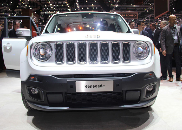 جيب رينيجيد 2015 الجديدة تكشف نفسها بمعرض جنيف للسيارات Jeep Renegade 3