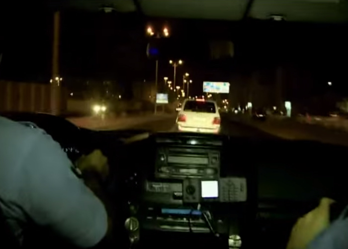 “فيديو” نهاية مطاردة قطري هرب من الشرطة وحاول الهرب داخل الاحياء بالاقدام