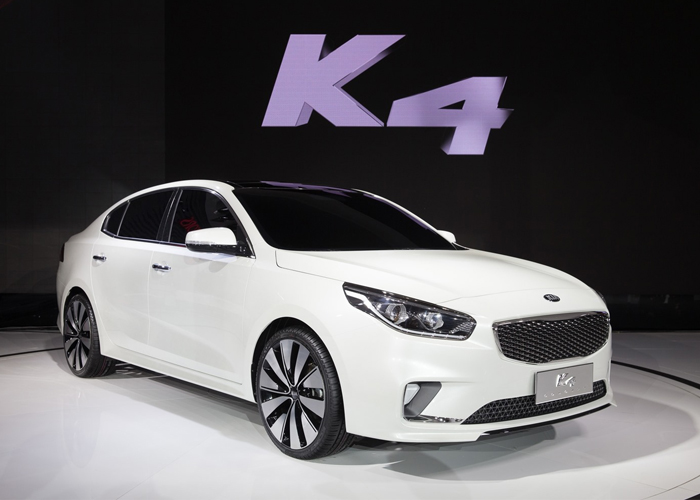 كيا K4 كي فور 2015 كونسبت الجديدة تظهر في معرض بكين للسيارات Kia K4
