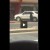 "بالفيديو" سعودية تحرك سيارة زوجها التي أغلقت الطريق وتوقفها بالمكان المخصص لها 1