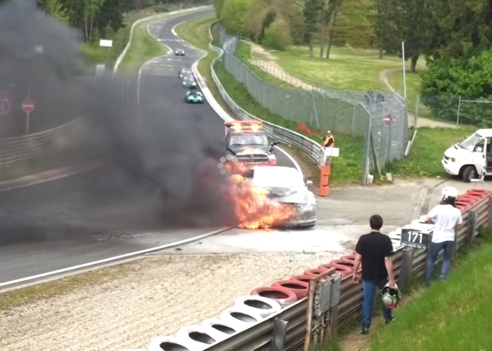"فيديو" شاهد نيسان GT-R تحترق اثناء السباق في حلبة نوربورغرينغ الالمانية 1