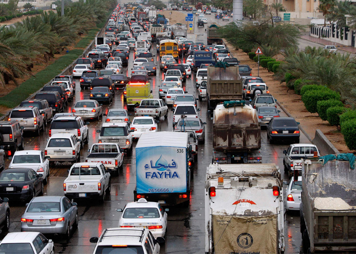 “امير الرياض”: هناك 7 حلول لمعالجة الاختناق المروري في العاصمة الرياض