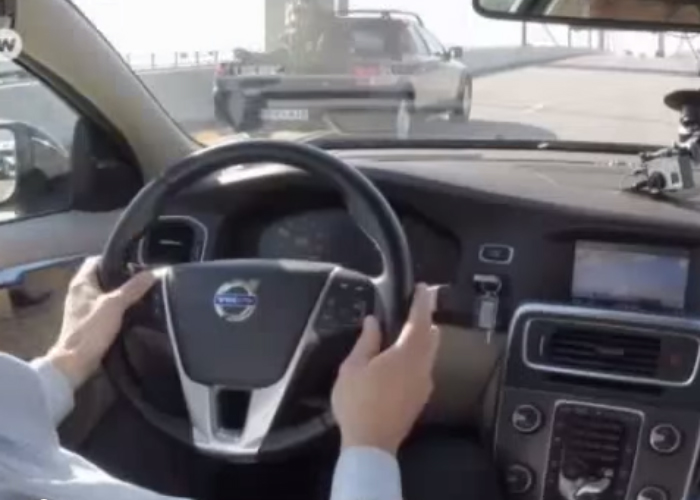 "فيديو": شاهد تقنية القيادة الذاتية الذكية في سيارات فولفو الجديدة 2