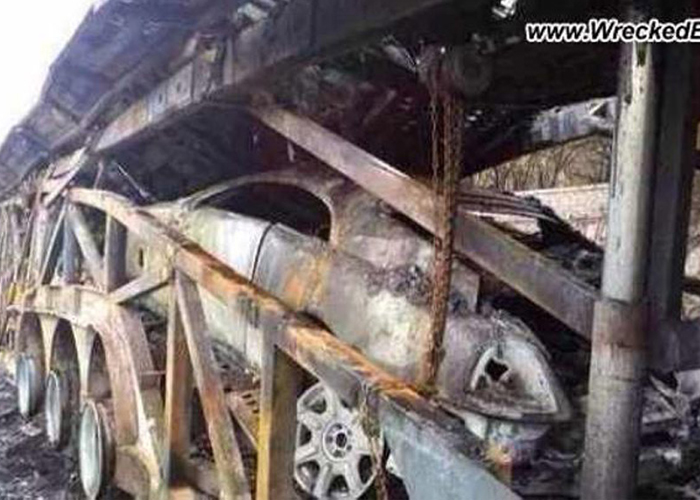 “صورة” احتراق سيارة رولز رويس ريث الجديدة بالكامل خلال نقلها في الصين