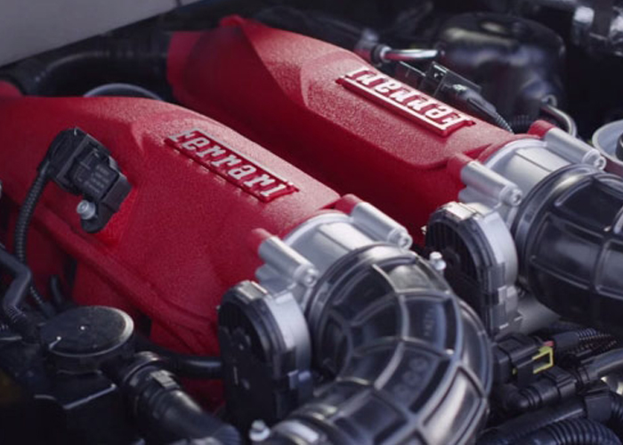 فيراري ستستخدم محركات توربو V8 وهجين V12 لخفض CO2 بحلول عام 2021