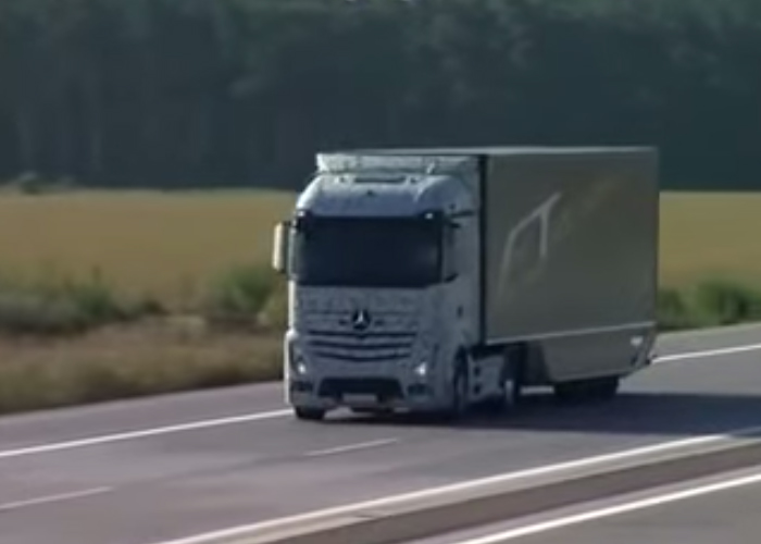 “فيديو” شاهد شاحنة مرسيدس ذاتية القيادة قادمة في عام 2025 Mercedes-Benz Truck