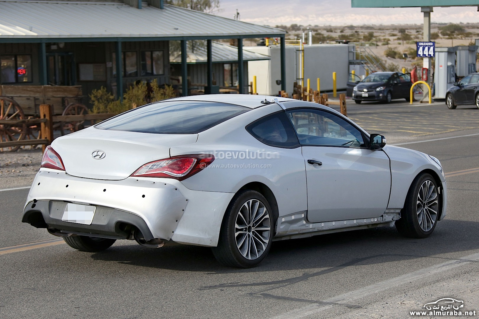 new-2017-hyundai-genesis-coupe-spied-for-the-first-time_10