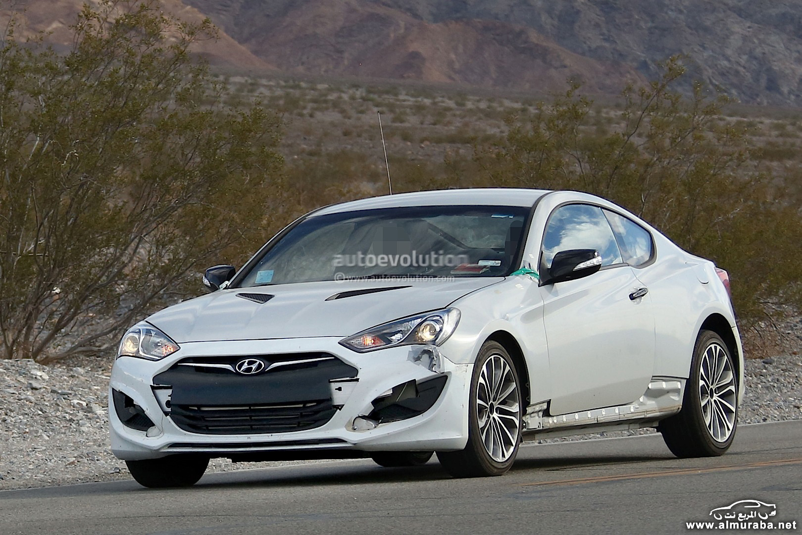 new-2017-hyundai-genesis-coupe-spied-for-the-first-time_8