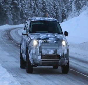 صور تجسسية تلتقط سيارة لاند روفر القادمة “فريلاندر” اثناء اختبارها على الثلج Land Rover Freelander